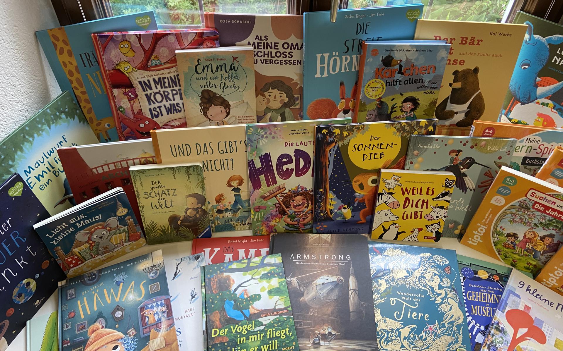 Neue Kinderbücher September 2025 - Büchertisch